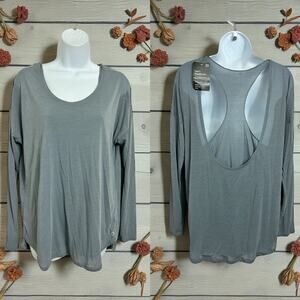 GapFit Breathe Air Lightweight Layered Top Sz M Long-Sleeve Open Back Shirt Gray